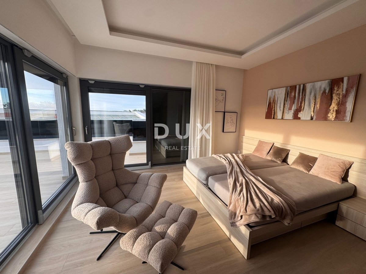 ISTRIA, POREČ - Casa bifamiliare moderna con piscina vicino a Parenzo