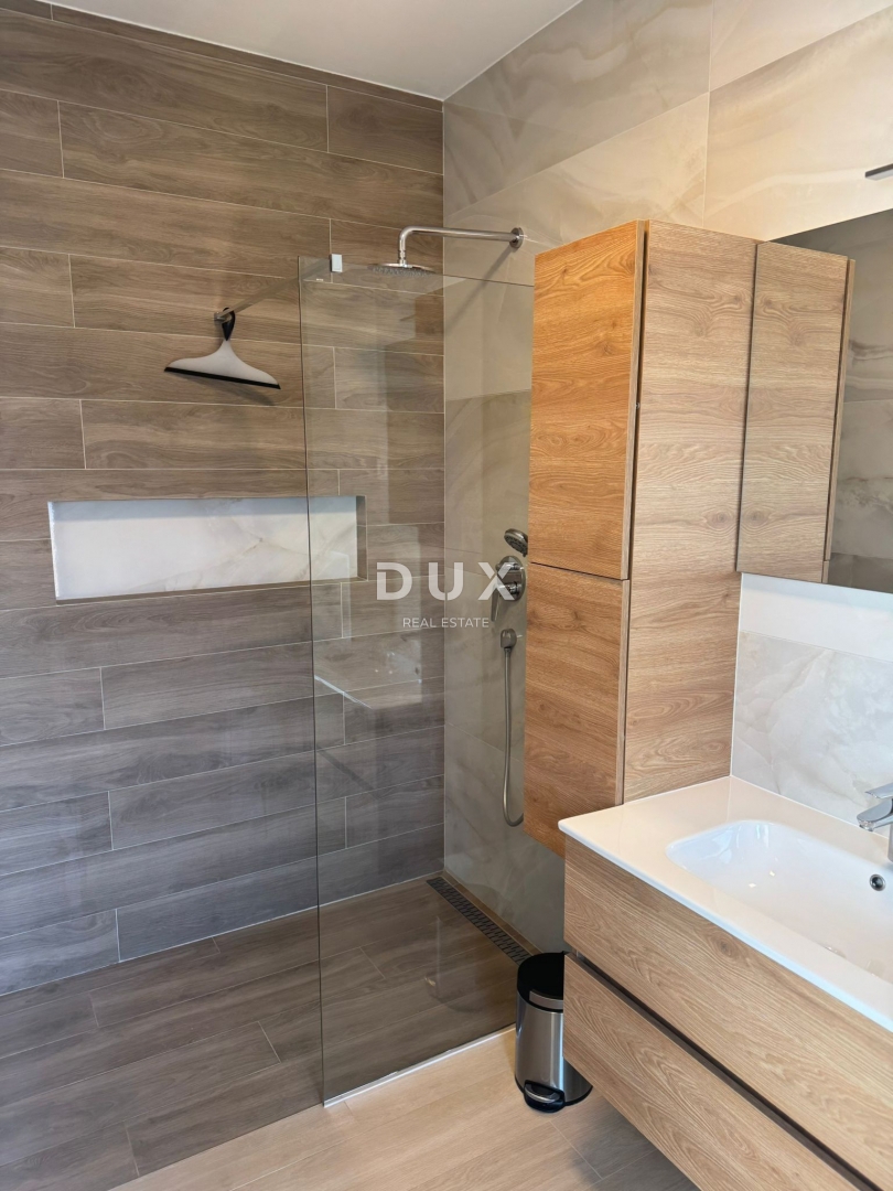 ISTRIA, POREČ - Casa bifamiliare moderna con piscina vicino a Parenzo