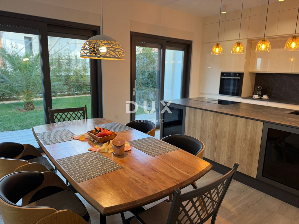 ISTRIA, POREČ - Casa bifamiliare moderna con piscina vicino a Parenzo