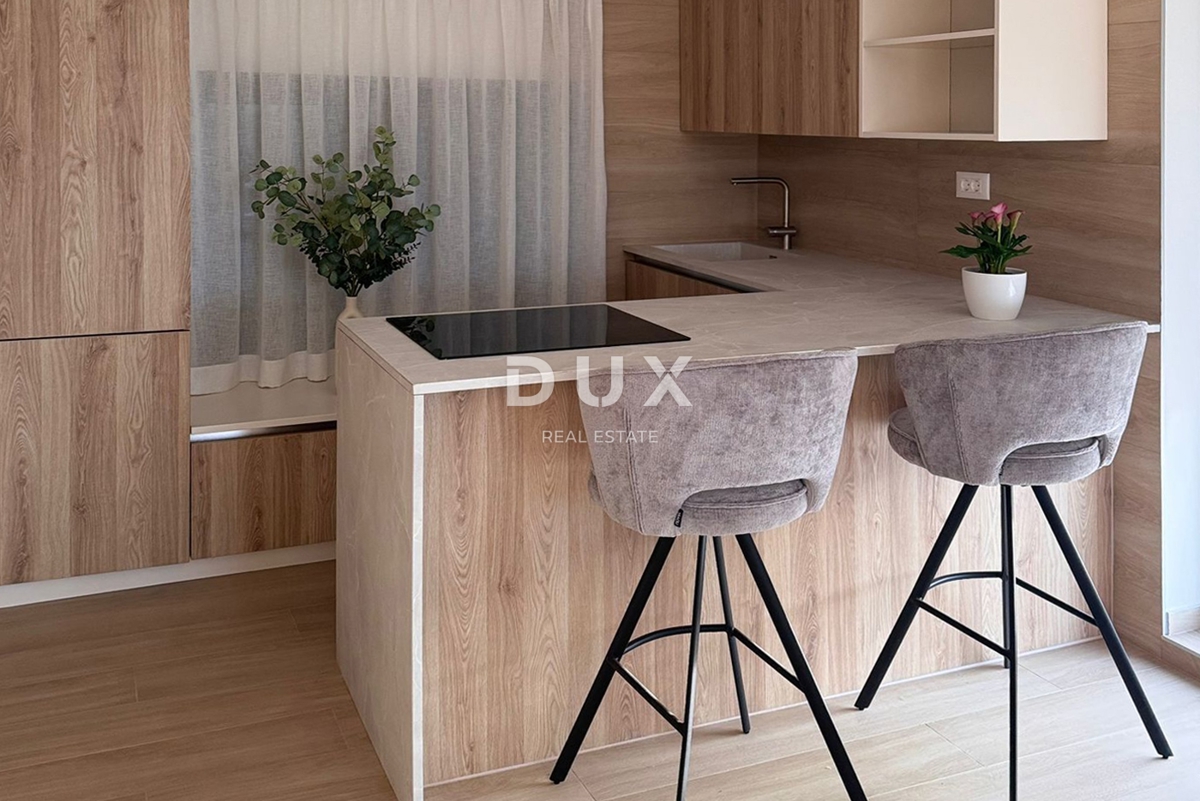 ISTRIA, POREČ - Casa bifamiliare moderna con piscina vicino a Parenzo