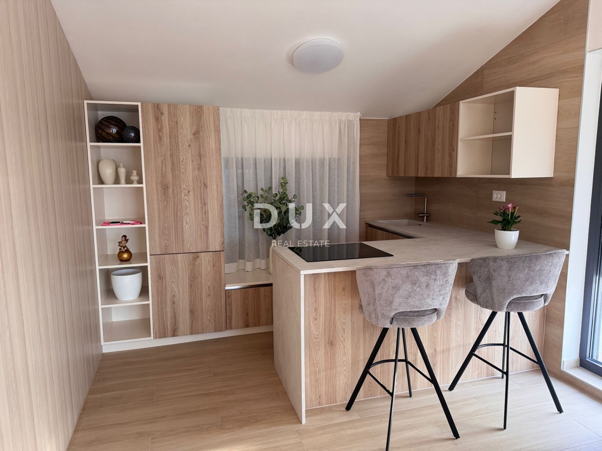 ISTRIA, POREČ - Casa bifamiliare moderna con piscina vicino a Parenzo