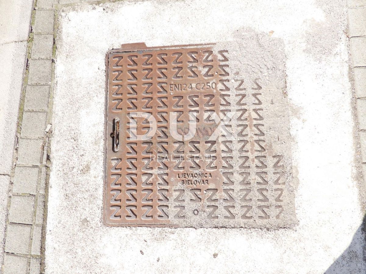 BAKAR, CENTRO - terreno edificabile nel cuore di Bakar, 2.600 m2 con vista mare, ideale per la costruzione di un edificio residenziale - appartamenti / casa unifamiliare / villa! UN'OCCASIONE IMPERDIBILE!