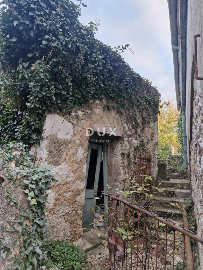 KVARNER, KRALJEVICA - Casa indipendente di 180 m2 con giardino da ristrutturare completamente.