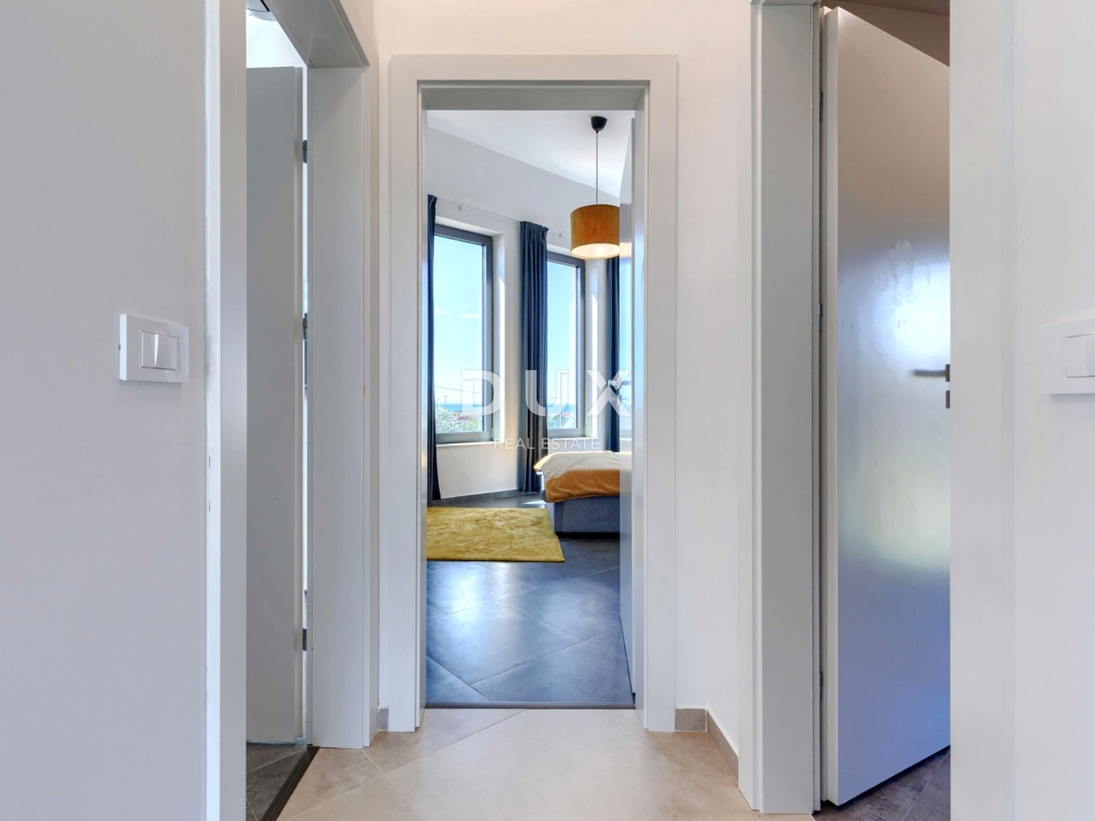 ISTRIA, NOVIGRAD - Casa di design con piscina e vista mare