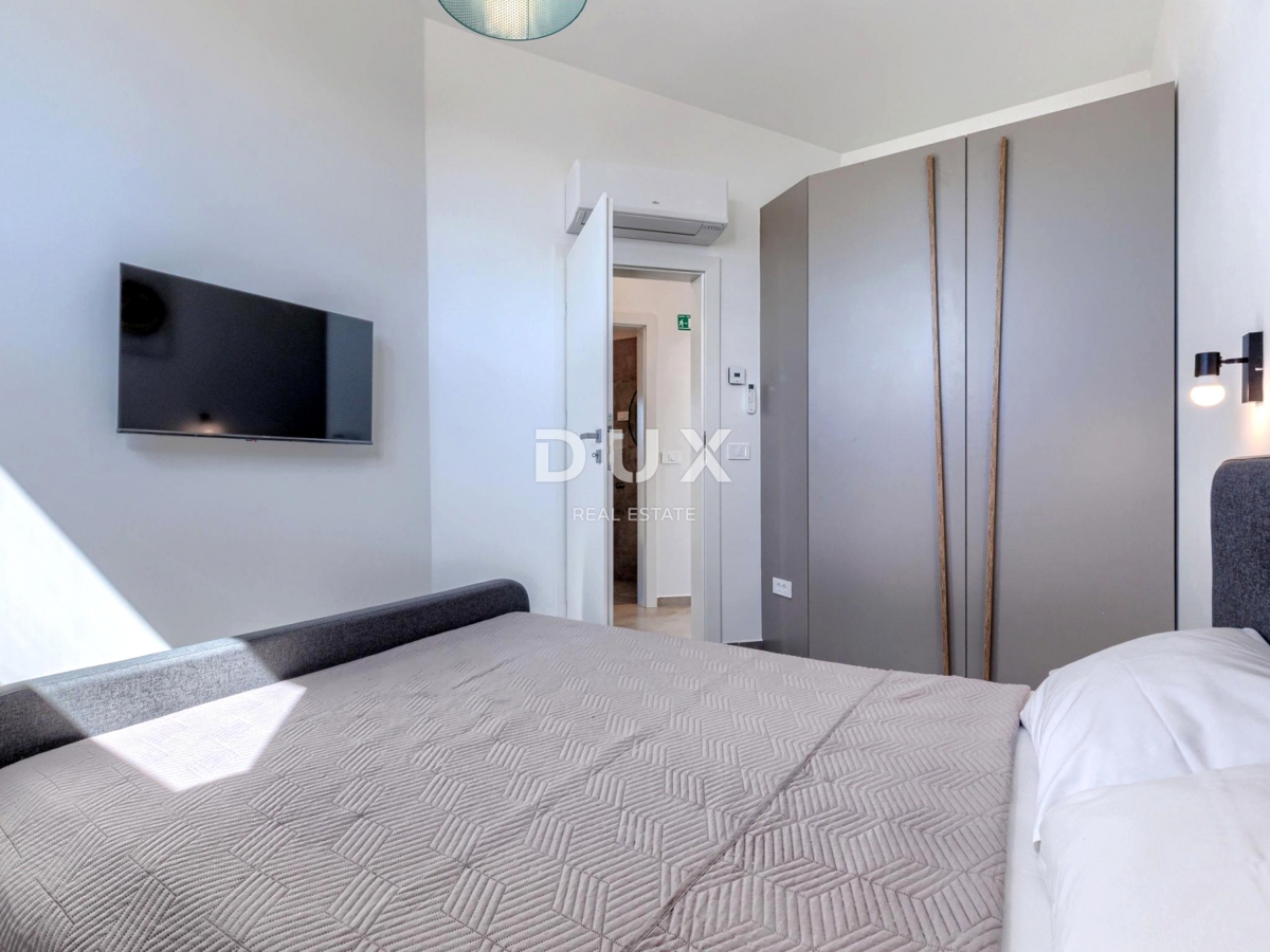 ISTRIA, NOVIGRAD - Casa di design con piscina e vista mare