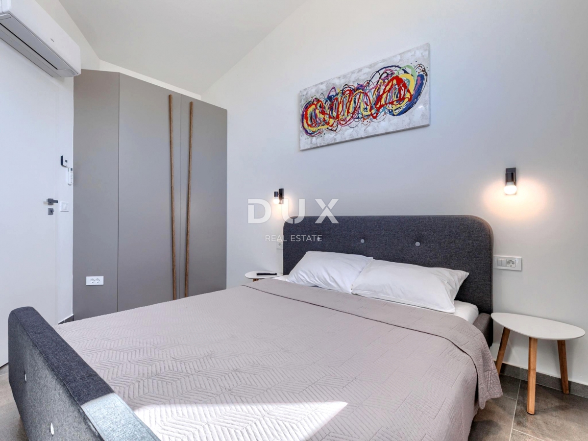 ISTRIA, NOVIGRAD - Casa di design con piscina e vista mare