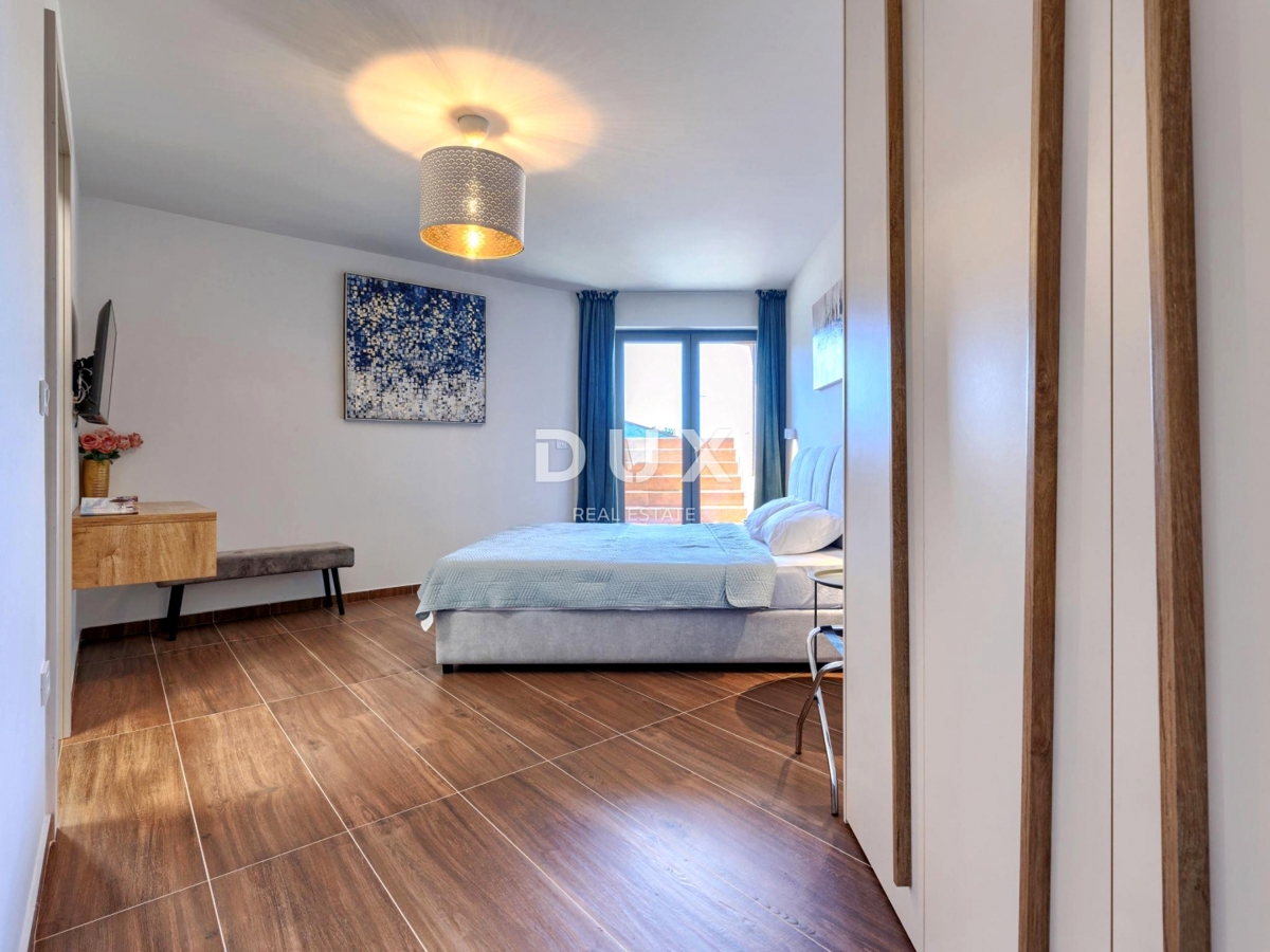 ISTRIA, NOVIGRAD - Casa di design con piscina e vista mare