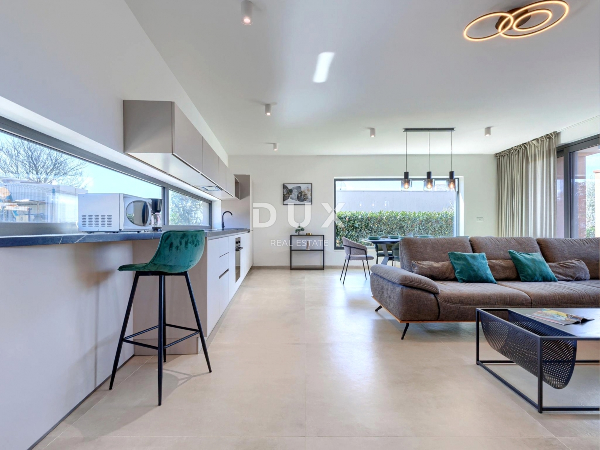 ISTRIA, NOVIGRAD - Casa di design con piscina e vista mare