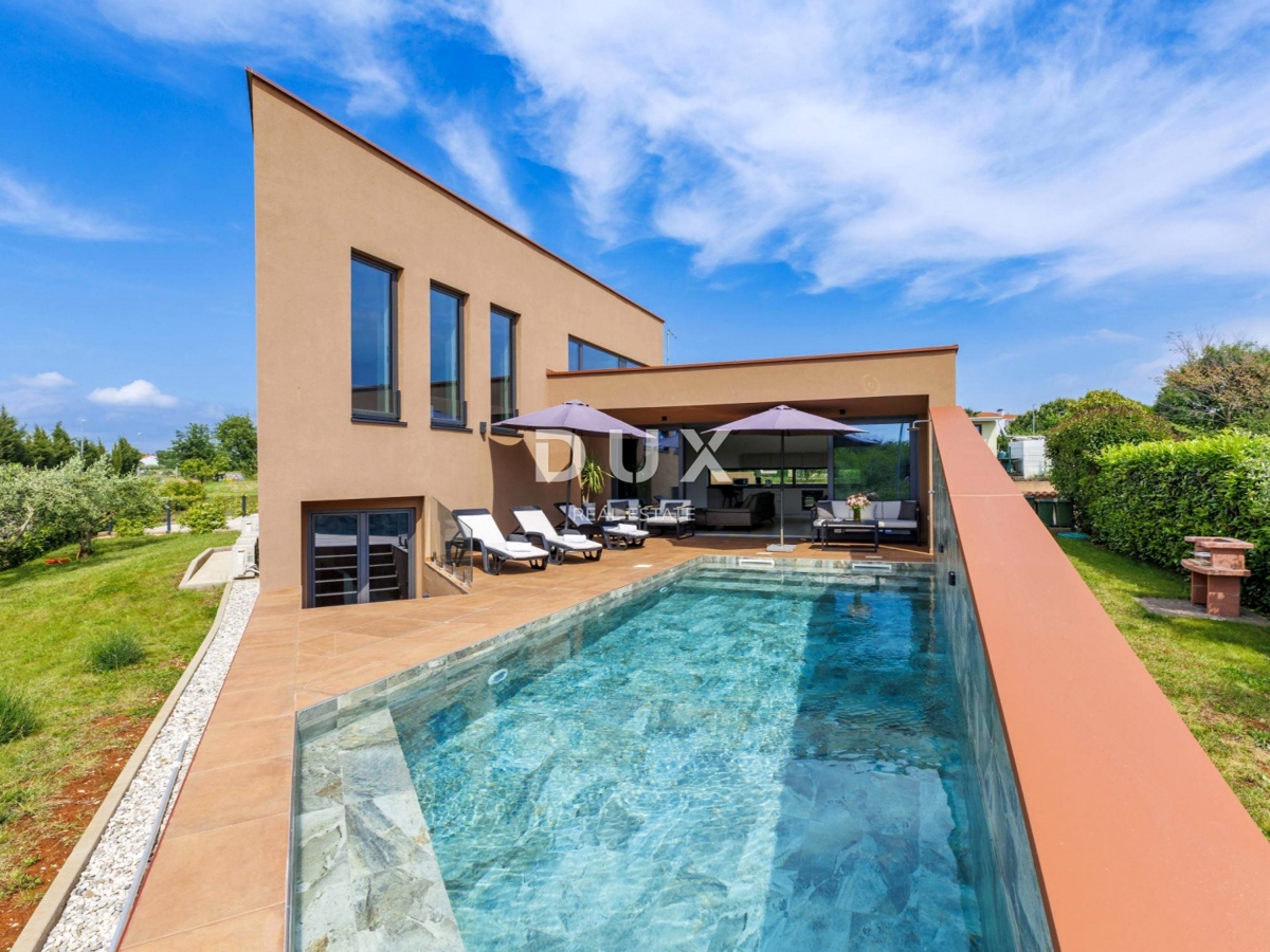 ISTRIA, NOVIGRAD - Casa di design con piscina e vista mare