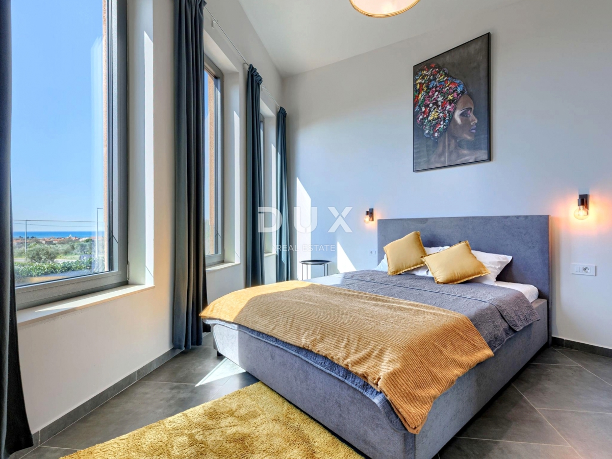 ISTRIA, NOVIGRAD - Casa di design con piscina e vista mare