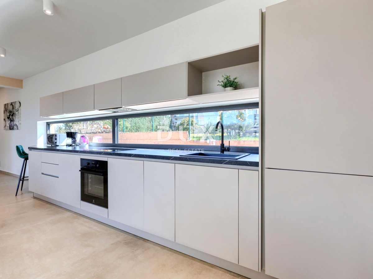 ISTRIA, NOVIGRAD - Casa di design con piscina e vista mare