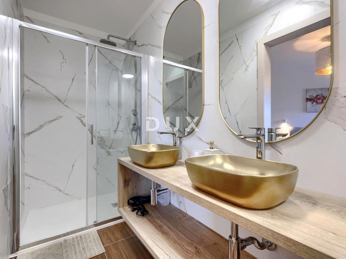 ISTRIA, NOVIGRAD - Casa di design con piscina e vista mare