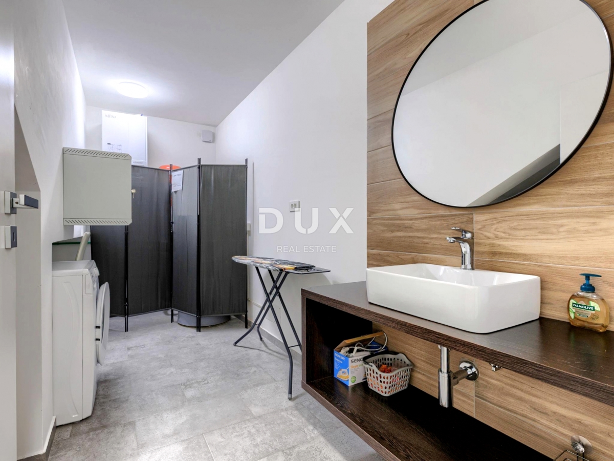 ISTRIA, NOVIGRAD - Casa di design con piscina e vista mare