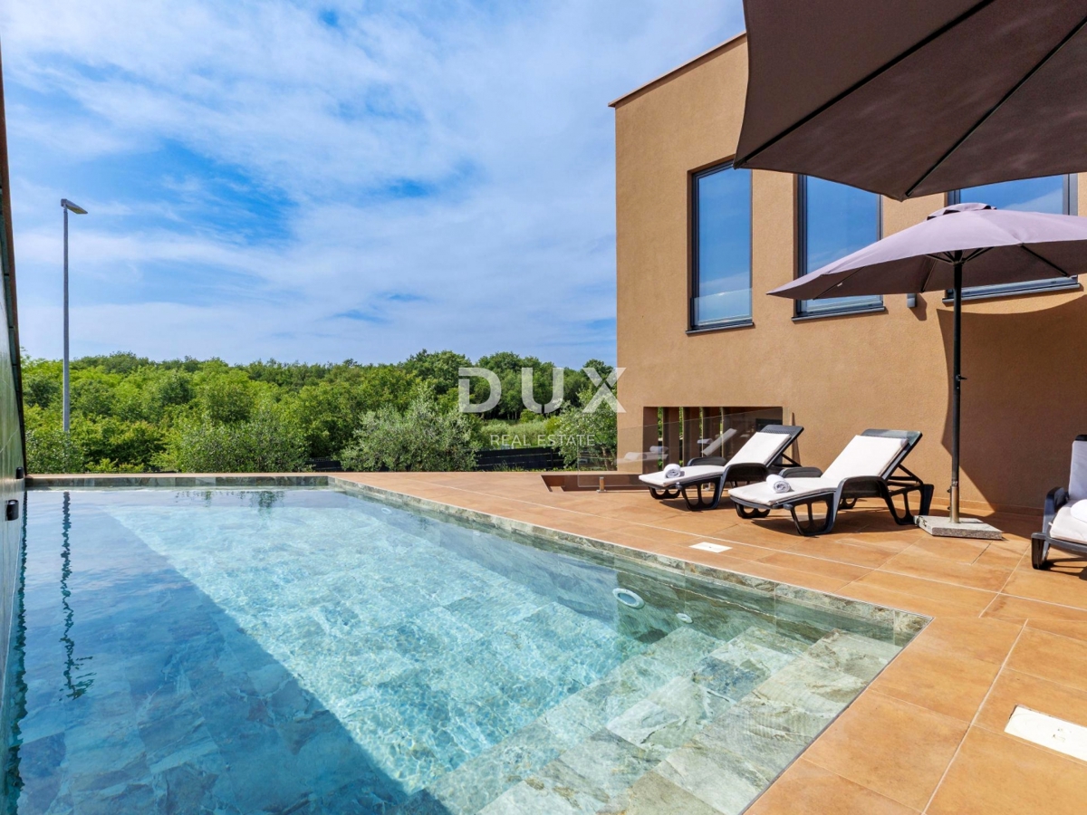 ISTRIA, NOVIGRAD - Casa di design con piscina e vista mare