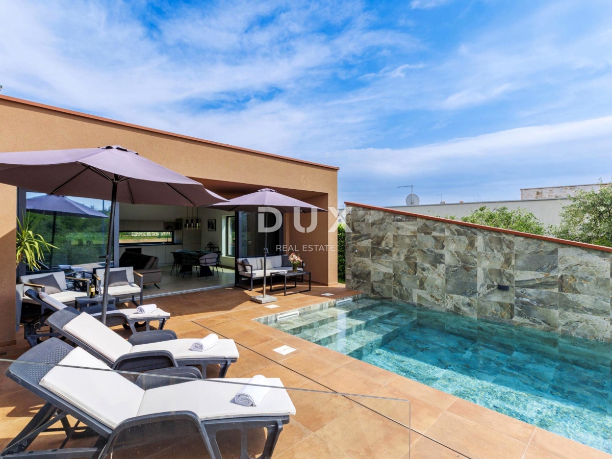 ISTRIA, NOVIGRAD - Casa di design con piscina e vista mare