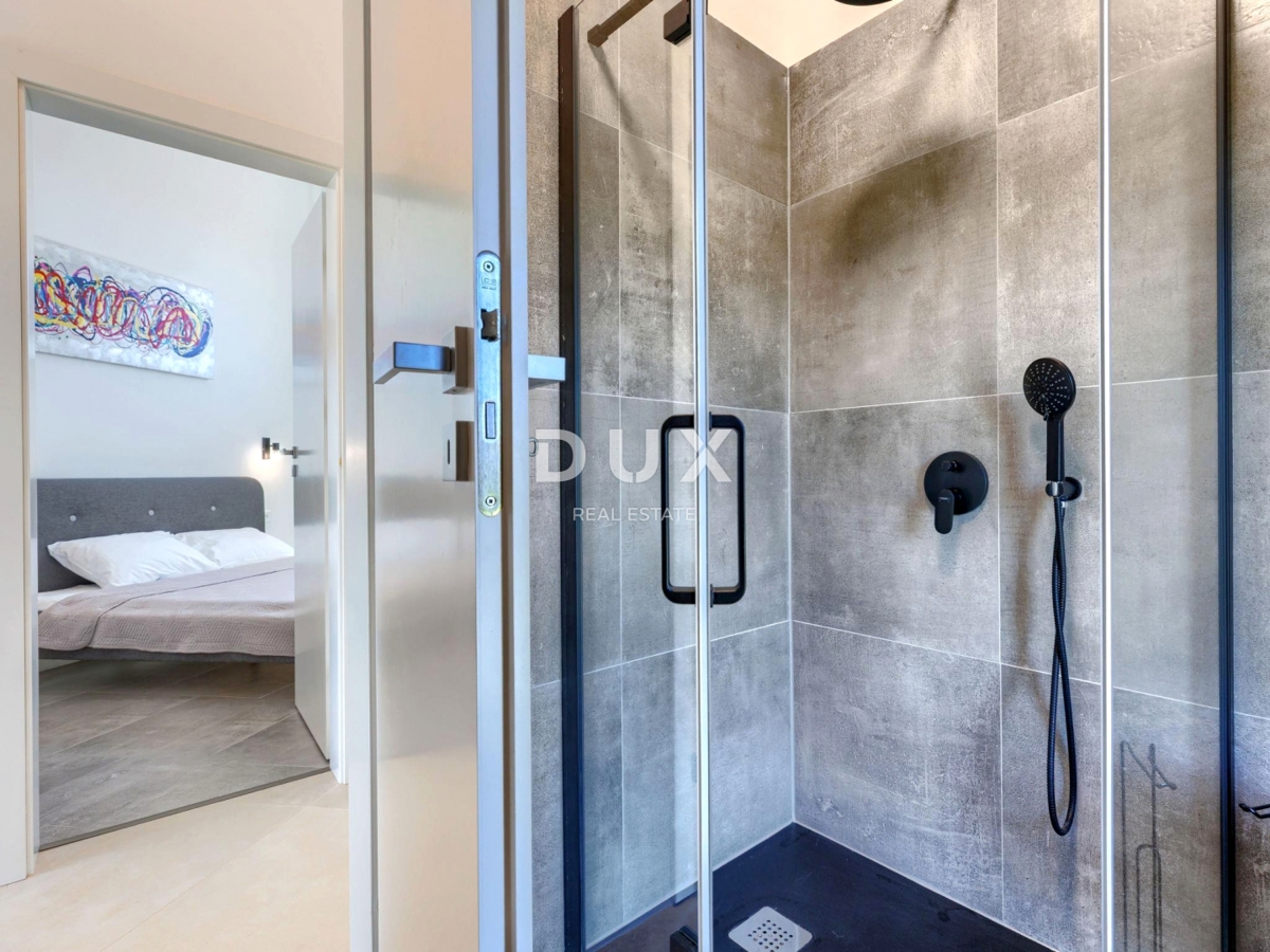 ISTRIA, NOVIGRAD - Casa di design con piscina e vista mare