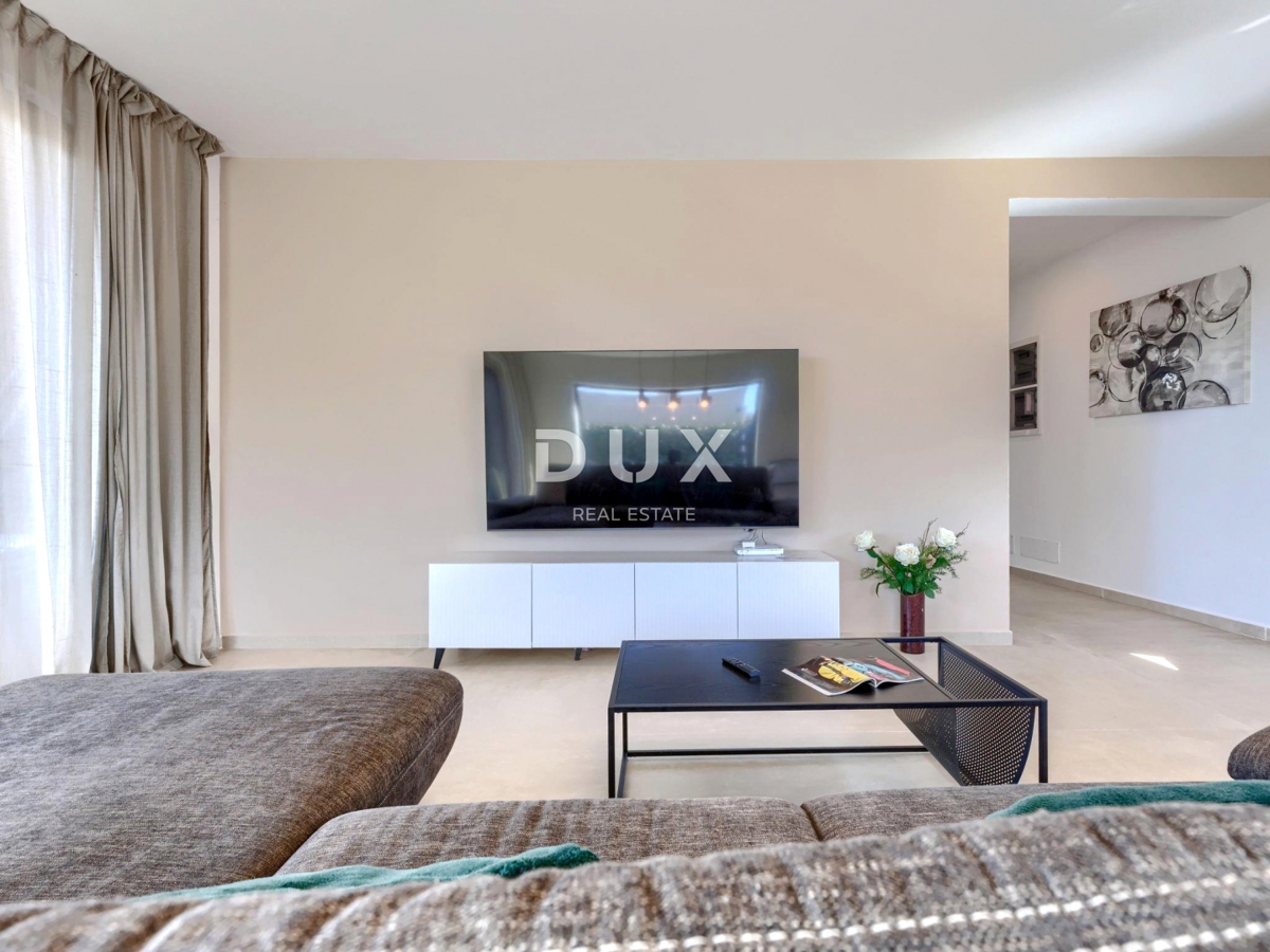 ISTRIA, NOVIGRAD - Casa di design con piscina e vista mare