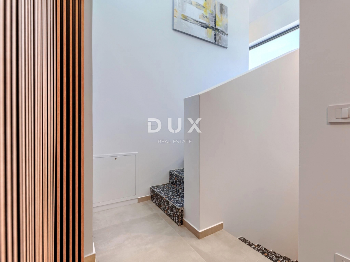 ISTRIA, NOVIGRAD - Casa di design con piscina e vista mare