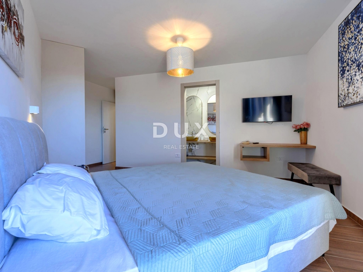 ISTRIA, NOVIGRAD - Casa di design con piscina e vista mare