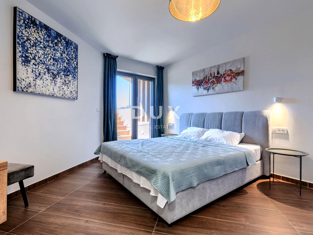 ISTRIA, NOVIGRAD - Casa di design con piscina e vista mare