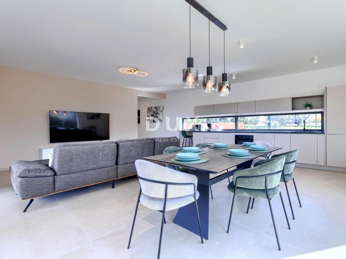 ISTRIA, NOVIGRAD - Casa di design con piscina e vista mare