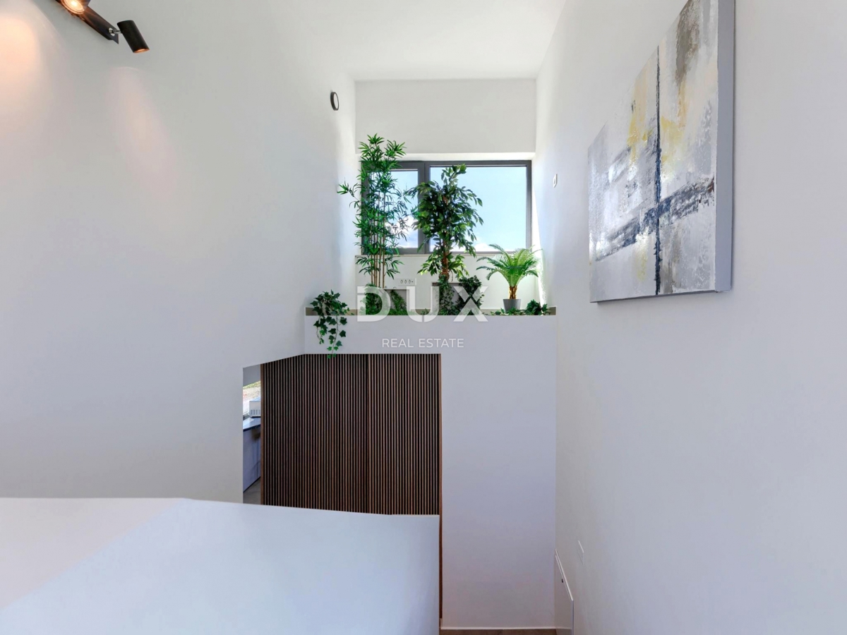 ISTRIA, NOVIGRAD - Casa di design con piscina e vista mare