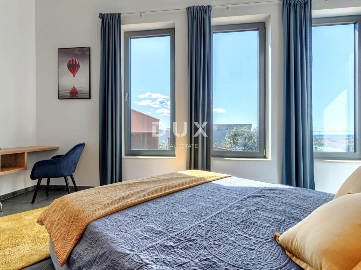 ISTRIA, NOVIGRAD - Casa di design con piscina e vista mare