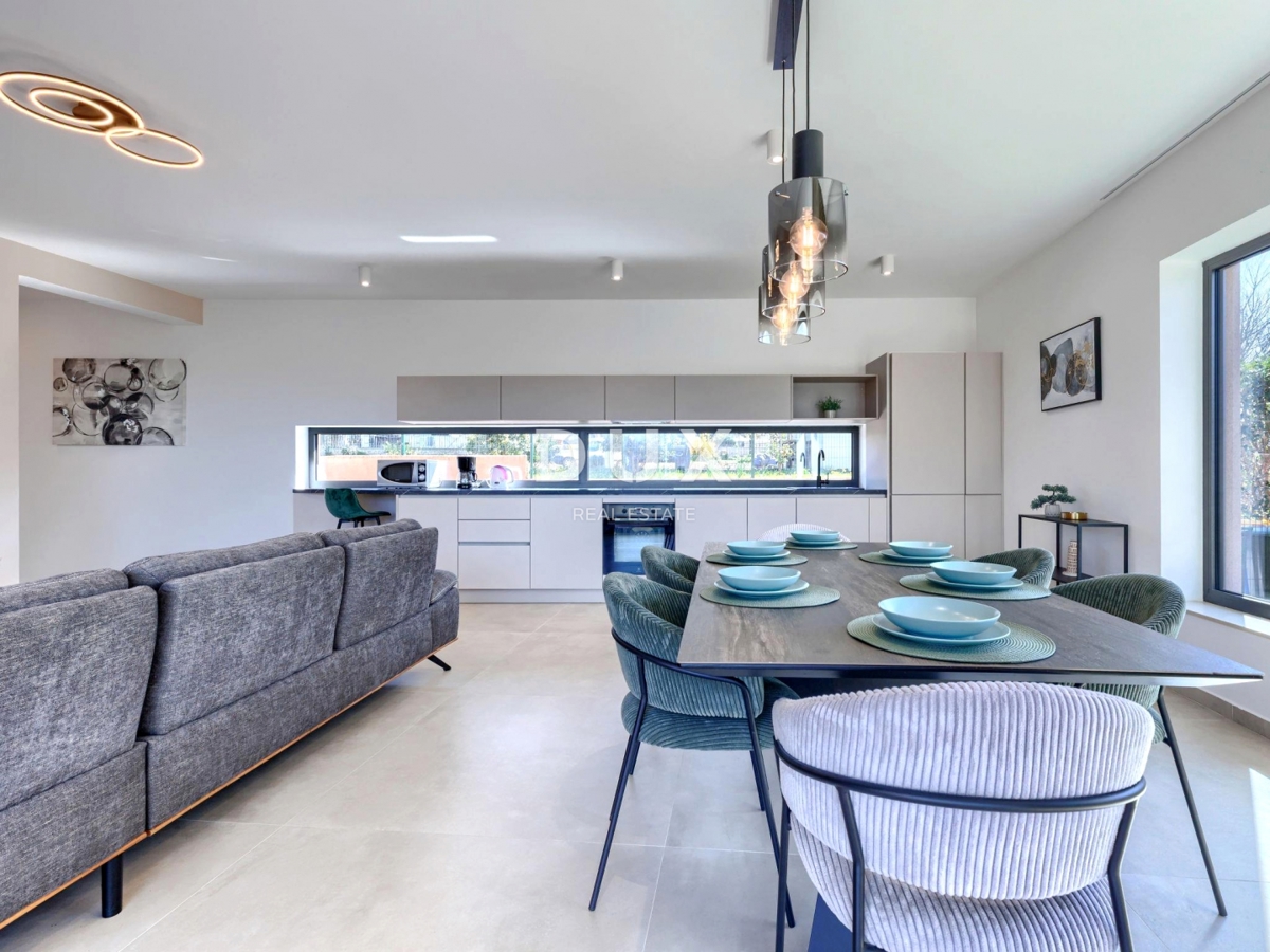 ISTRIA, NOVIGRAD - Casa di design con piscina e vista mare