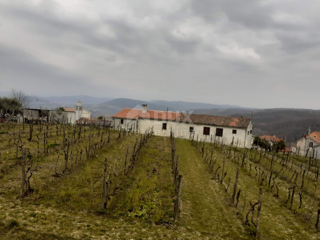 ISTRIA, VIŽINADA - Palazzina con 5 appartamenti, vista panoramica