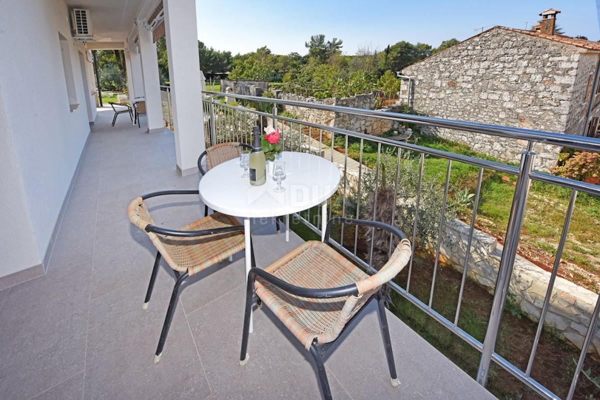 ISTRIA, POREČ - Palazzina con vista mare