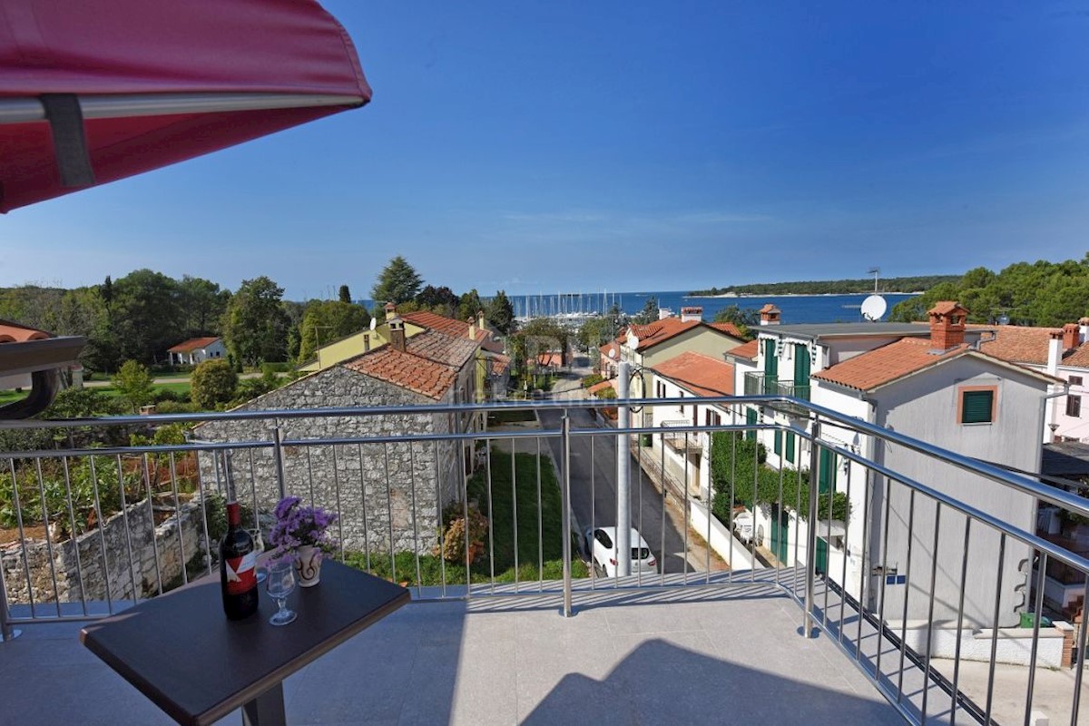 ISTRIA, POREČ - Palazzina con vista mare