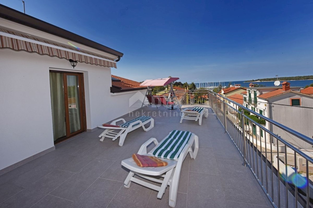 ISTRIA, POREČ - Palazzina con vista mare