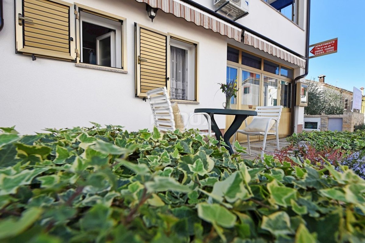 ISTRIA, POREČ - Palazzina con vista mare