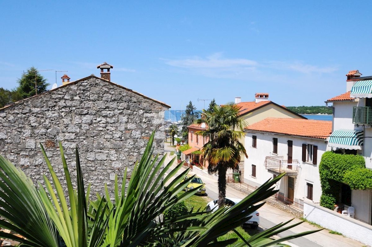 ISTRIA, POREČ - Palazzina con vista mare