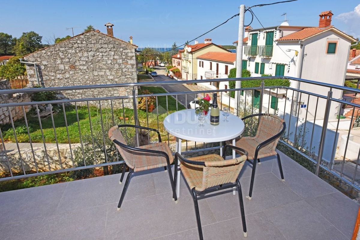 ISTRIA, POREČ - Palazzina con vista mare