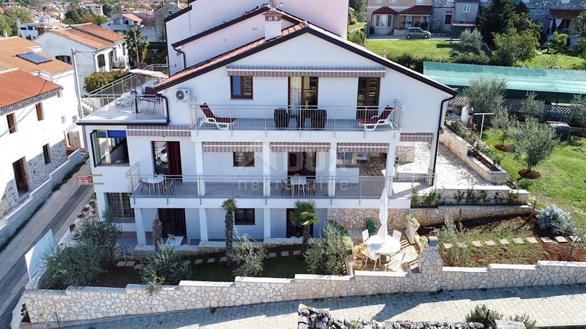 ISTRIA, POREČ - Palazzina con vista mare