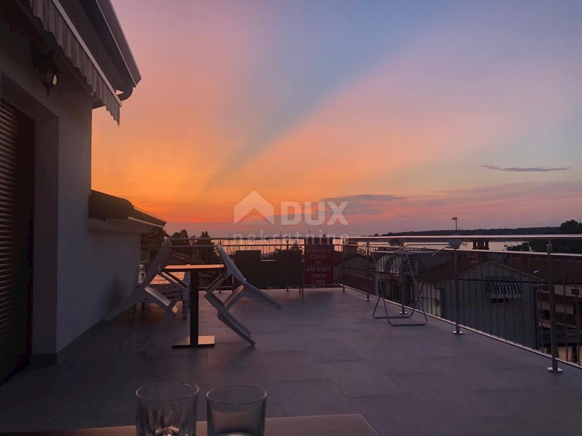 ISTRIA, POREČ - Palazzina con vista mare