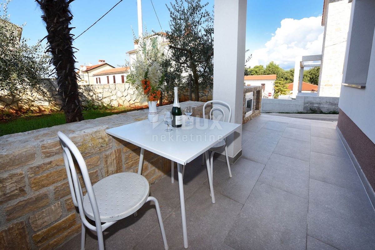 ISTRIA, POREČ - Palazzina con vista mare