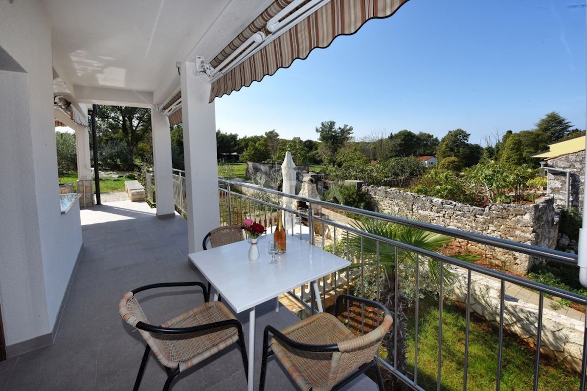 ISTRIA, POREČ - Palazzina con vista mare