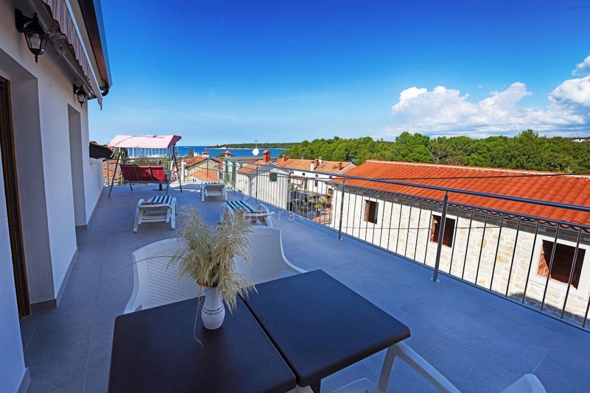 ISTRIA, POREČ - Palazzina con vista mare