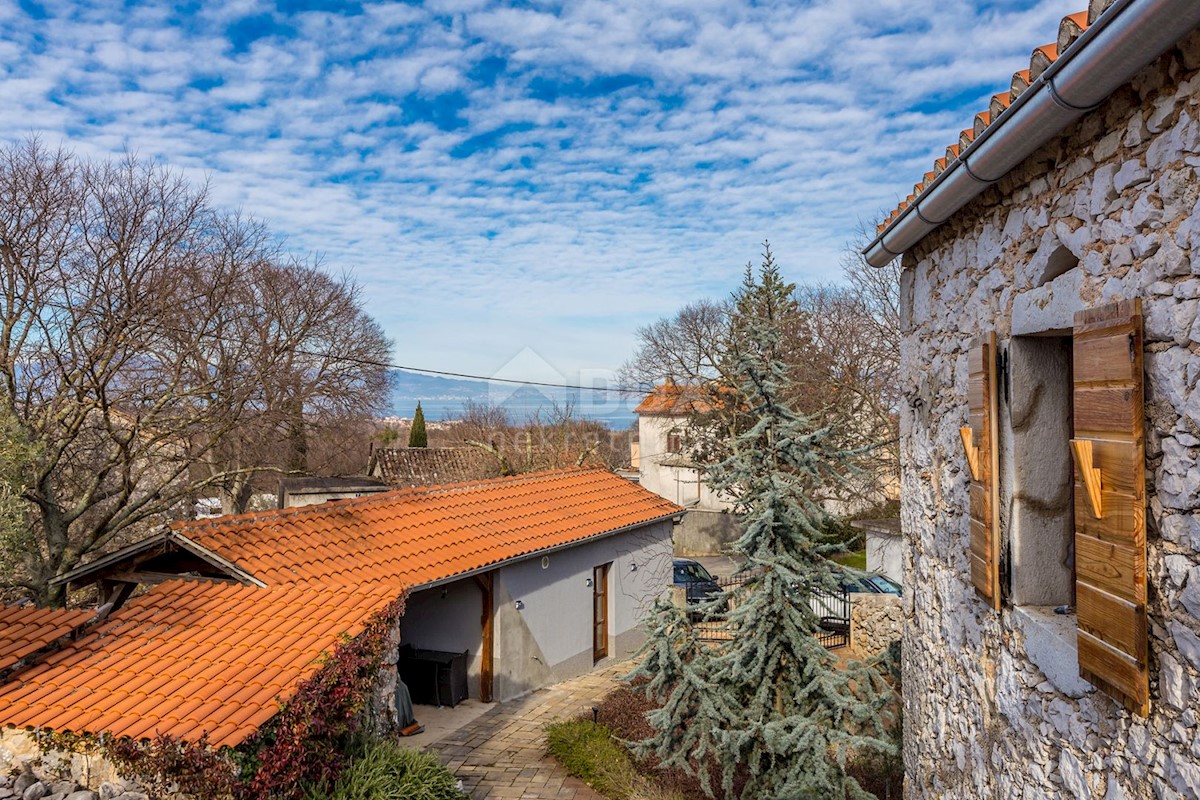 ISOLA DI KRK, zona di Malinska - Casa in pietra indigena ristrutturata con vista mare