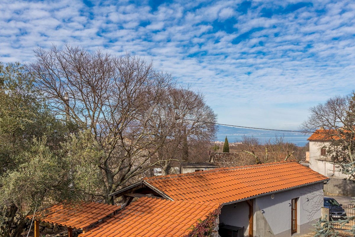 ISOLA DI KRK, zona di Malinska - Casa in pietra indigena ristrutturata con vista mare