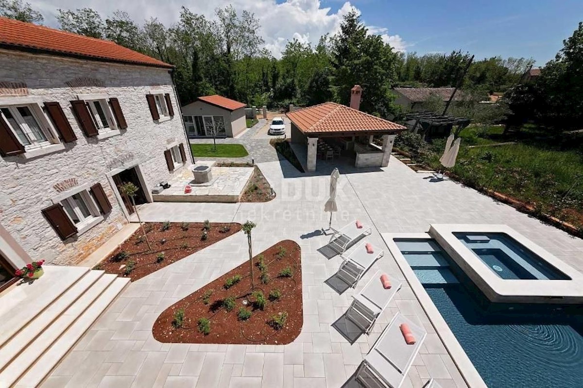 ISTRIA, KAŠTELIR - Villa con piscina e ampio giardino