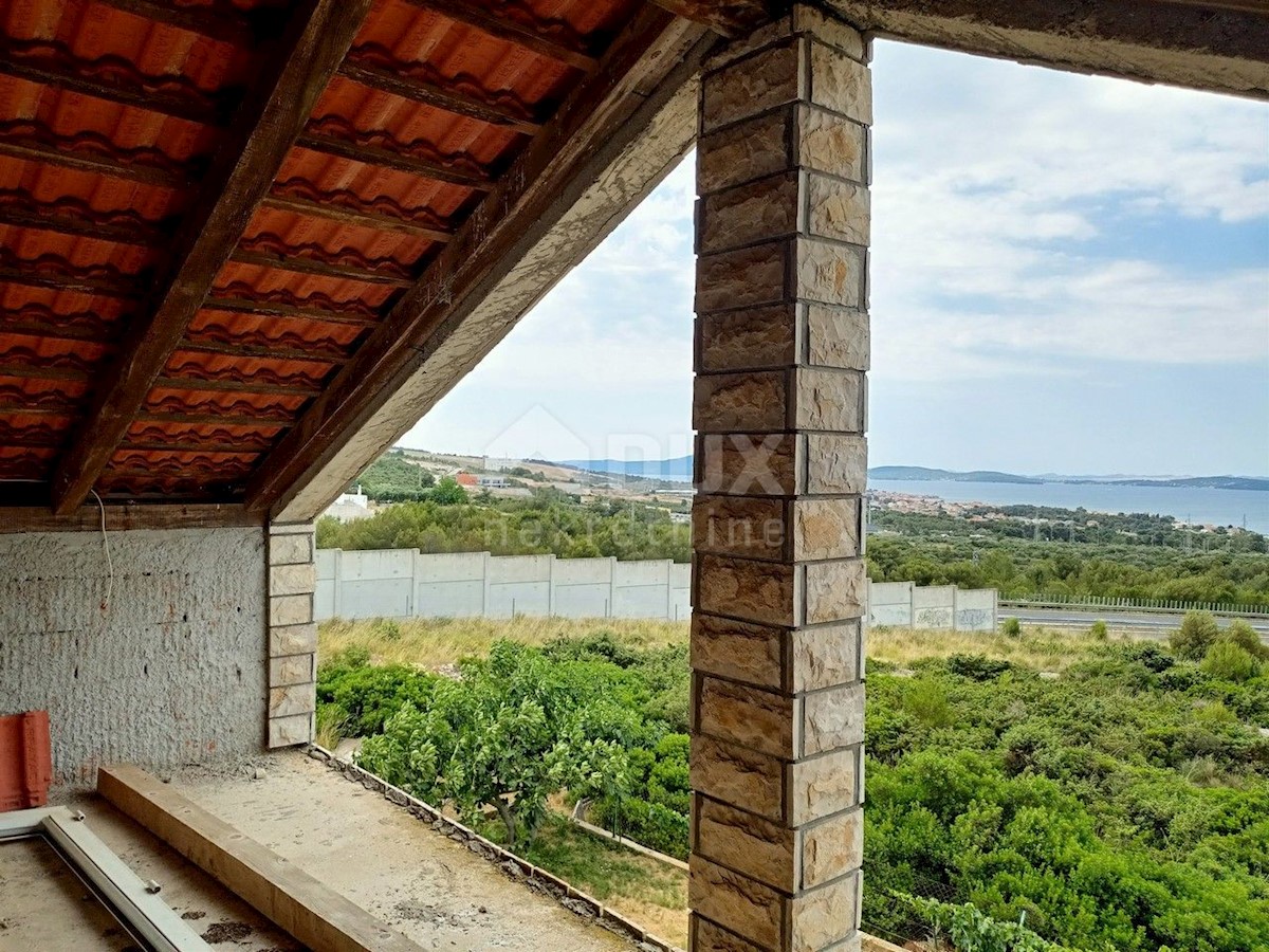 ZADAR, PLOČE - Ampio edificio a più piani con vista mare