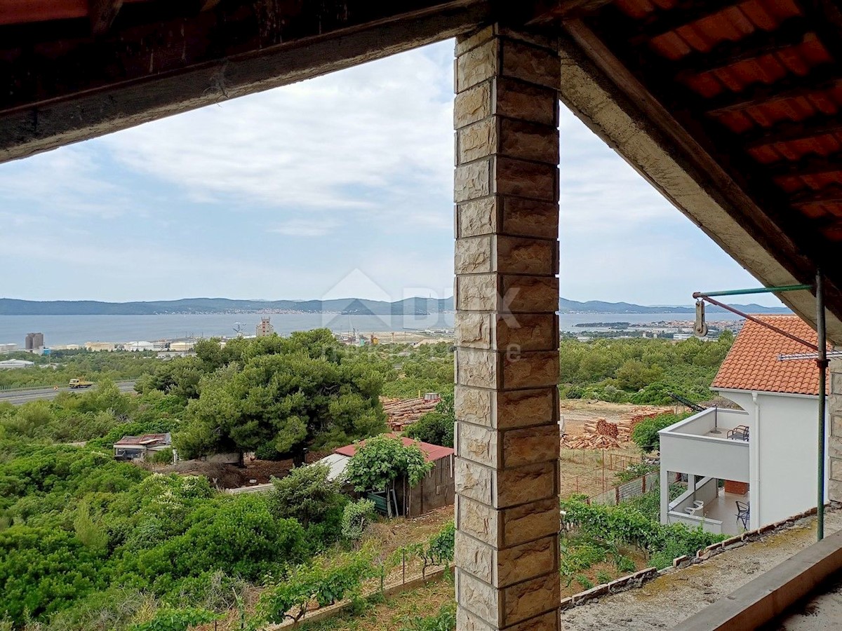 ZADAR, PLOČE - Ampio edificio a più piani con vista mare