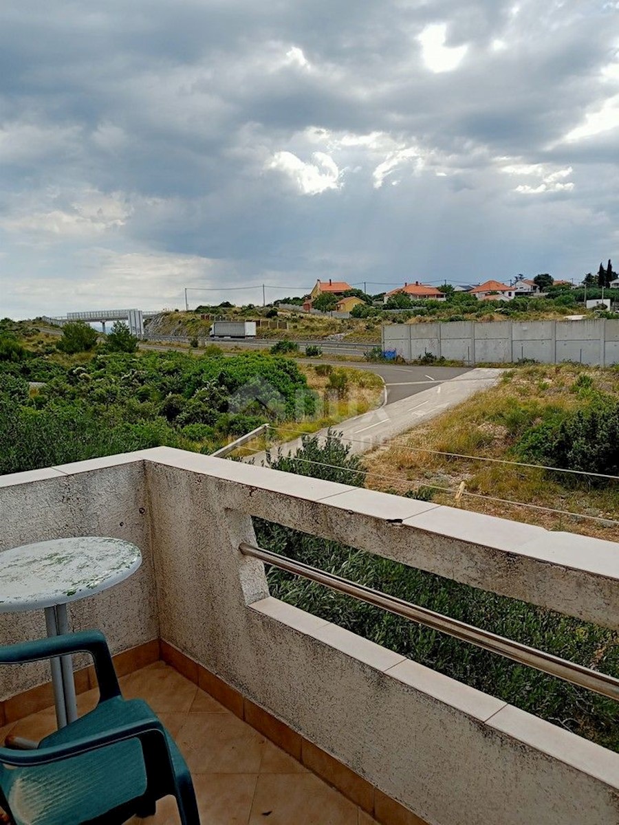 ZADAR, PLOČE - Ampio edificio a più piani con vista mare