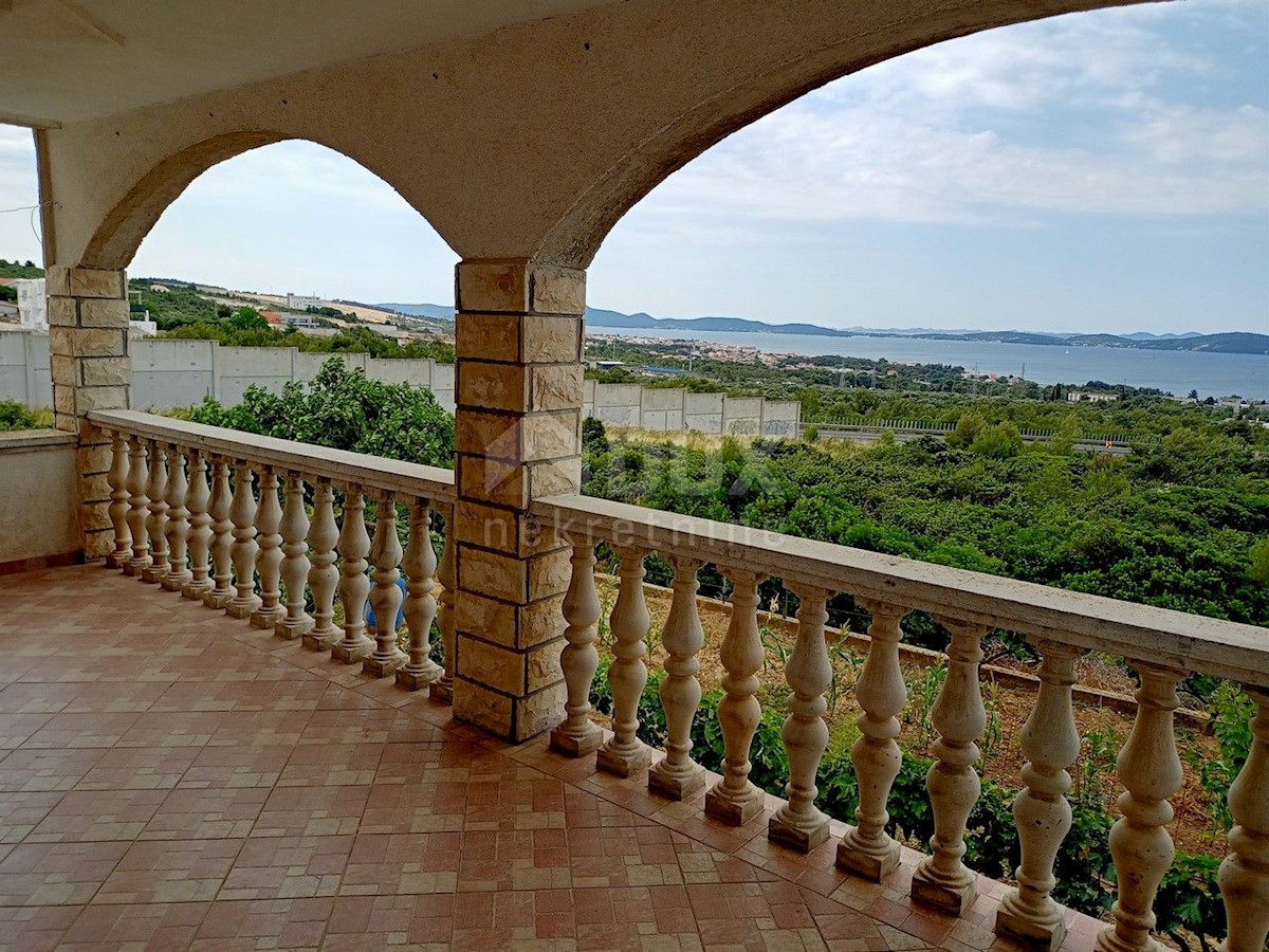 ZADAR, PLOČE - Ampio edificio a più piani con vista mare