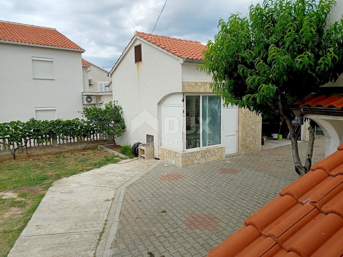 ZADAR, PLOČE - Ampio edificio a più piani con vista mare