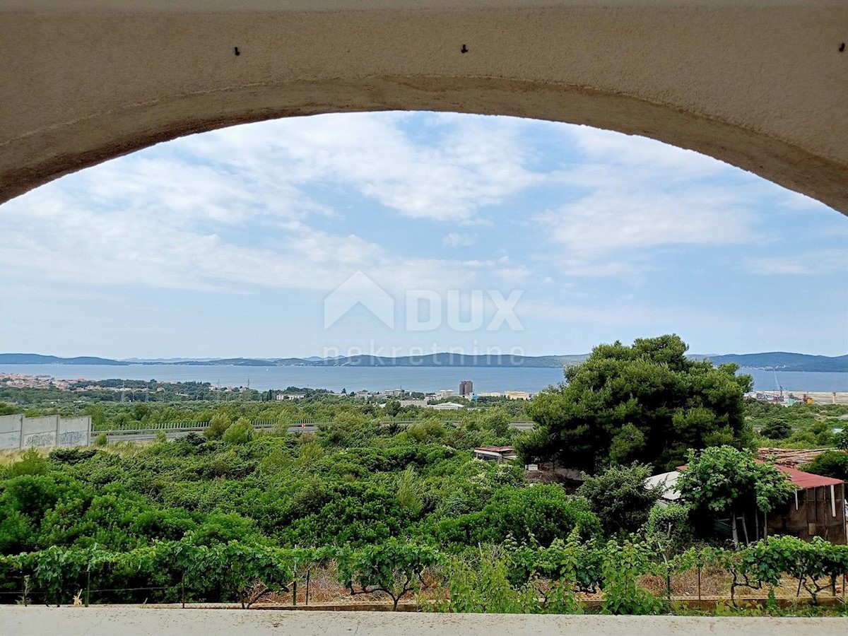 ZADAR, PLOČE - Ampio edificio a più piani con vista mare