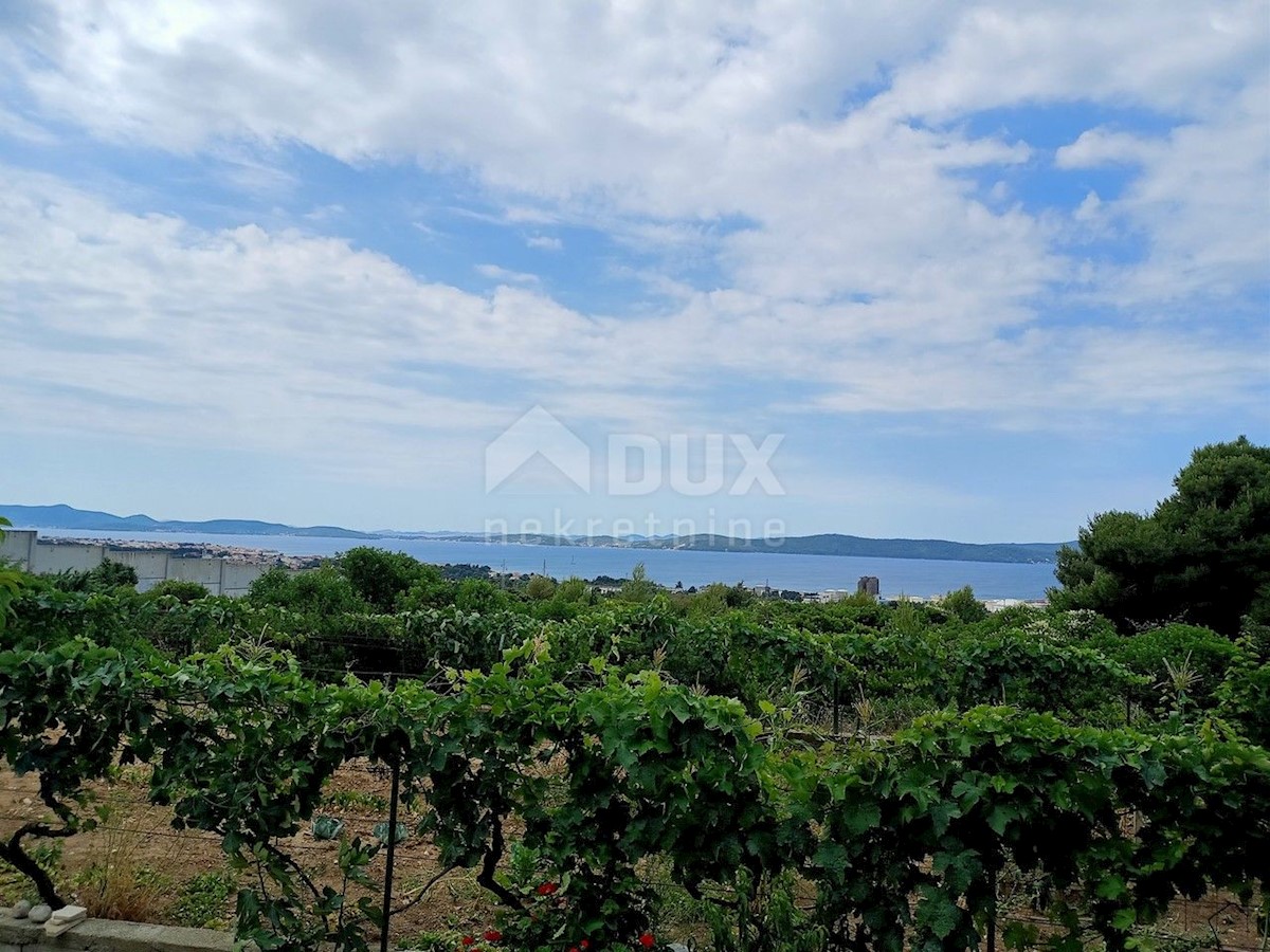 ZADAR, PLOČE - Ampio edificio a più piani con vista mare